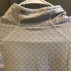 Gap activewear- long sleeve quarter zip